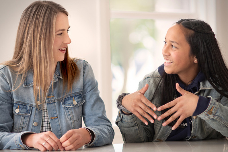 A female student talks to a female role model at an ITF event