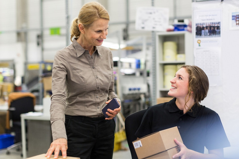 vet warehouse manager talks to employee2